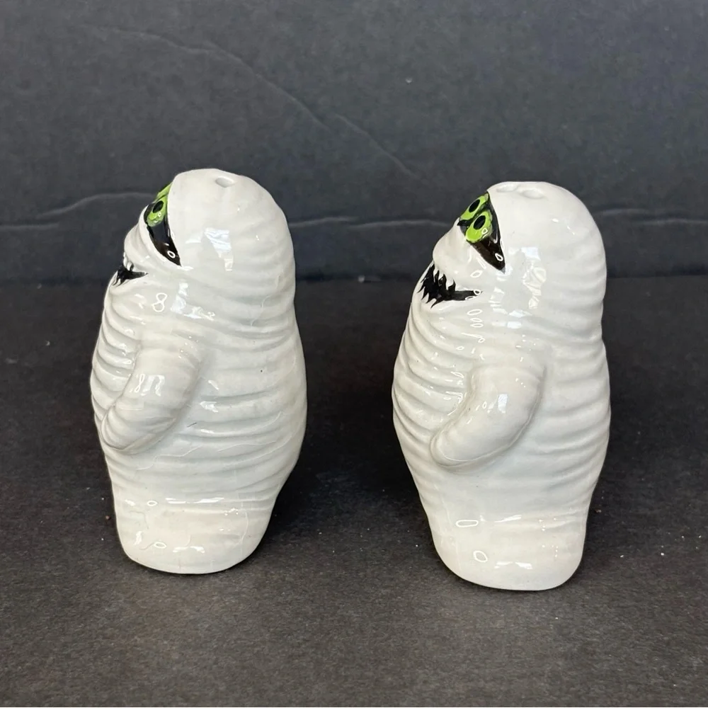 Hotel Transylvania Mummy Salt And Pepper Sharker With Plugs Halloween Decor